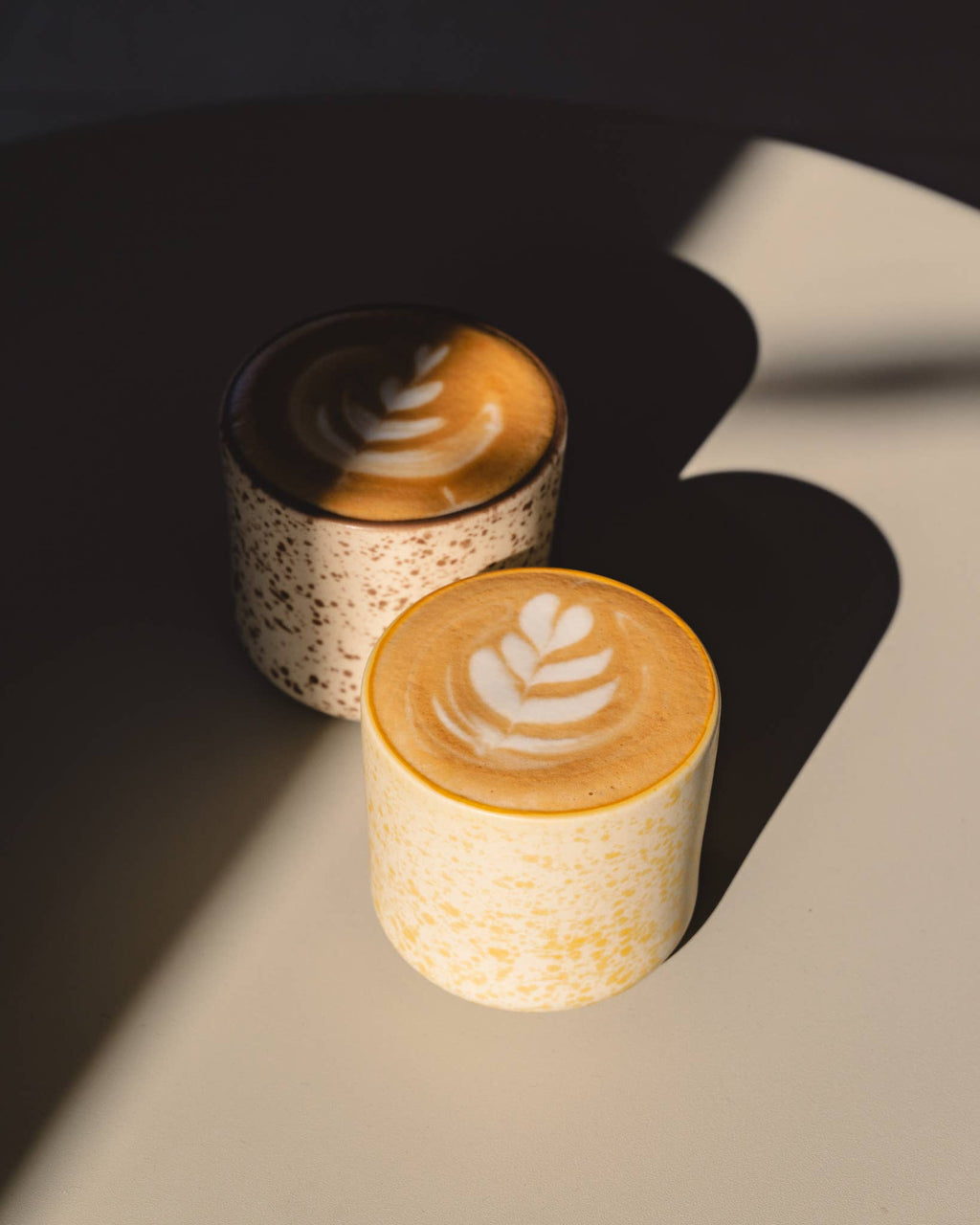 Artisanal stengods kaffekopp 210ml – Tumbler honungsglasyr