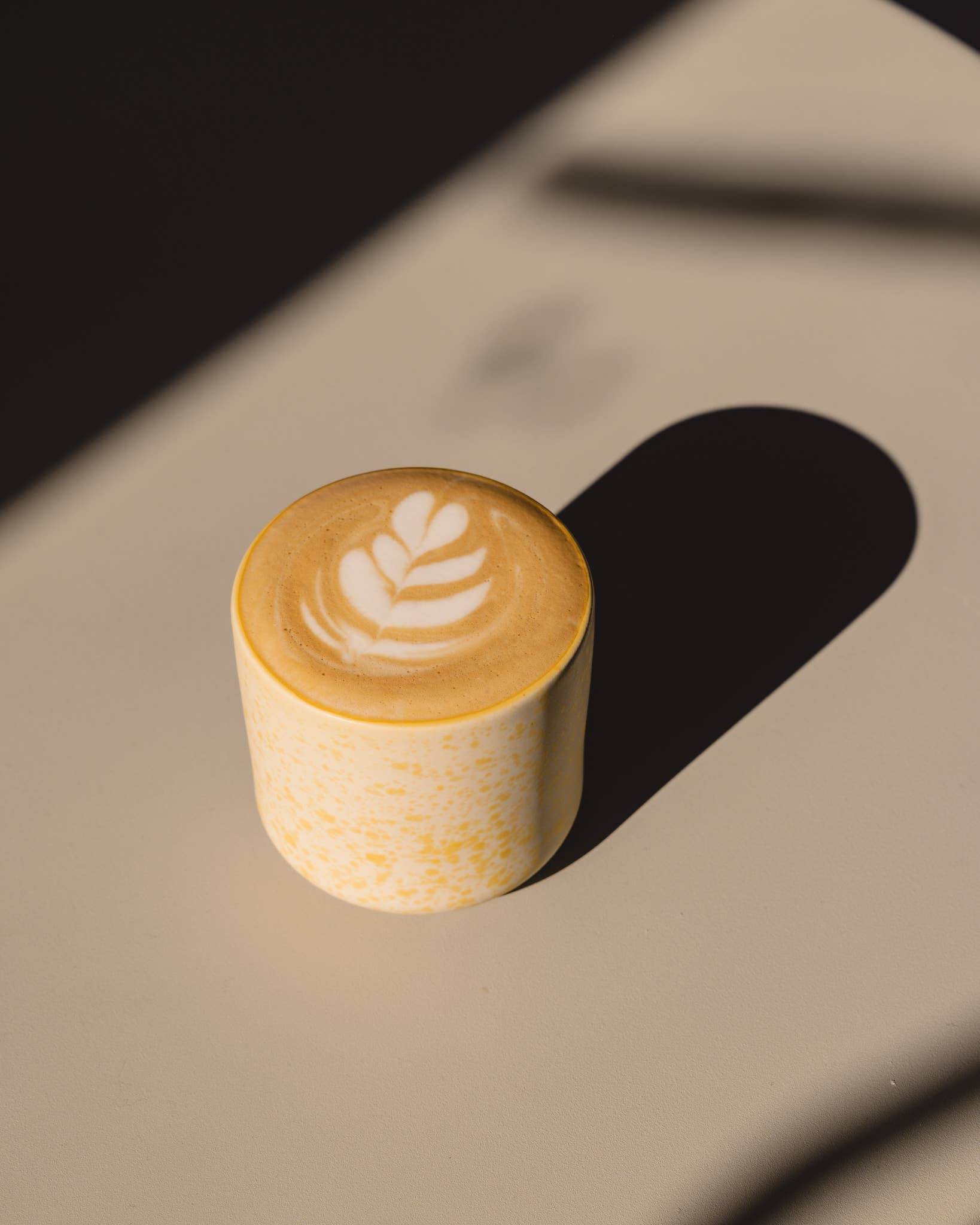 Artisanal stengods kaffekopp 210ml – Tumbler honungsglasyr